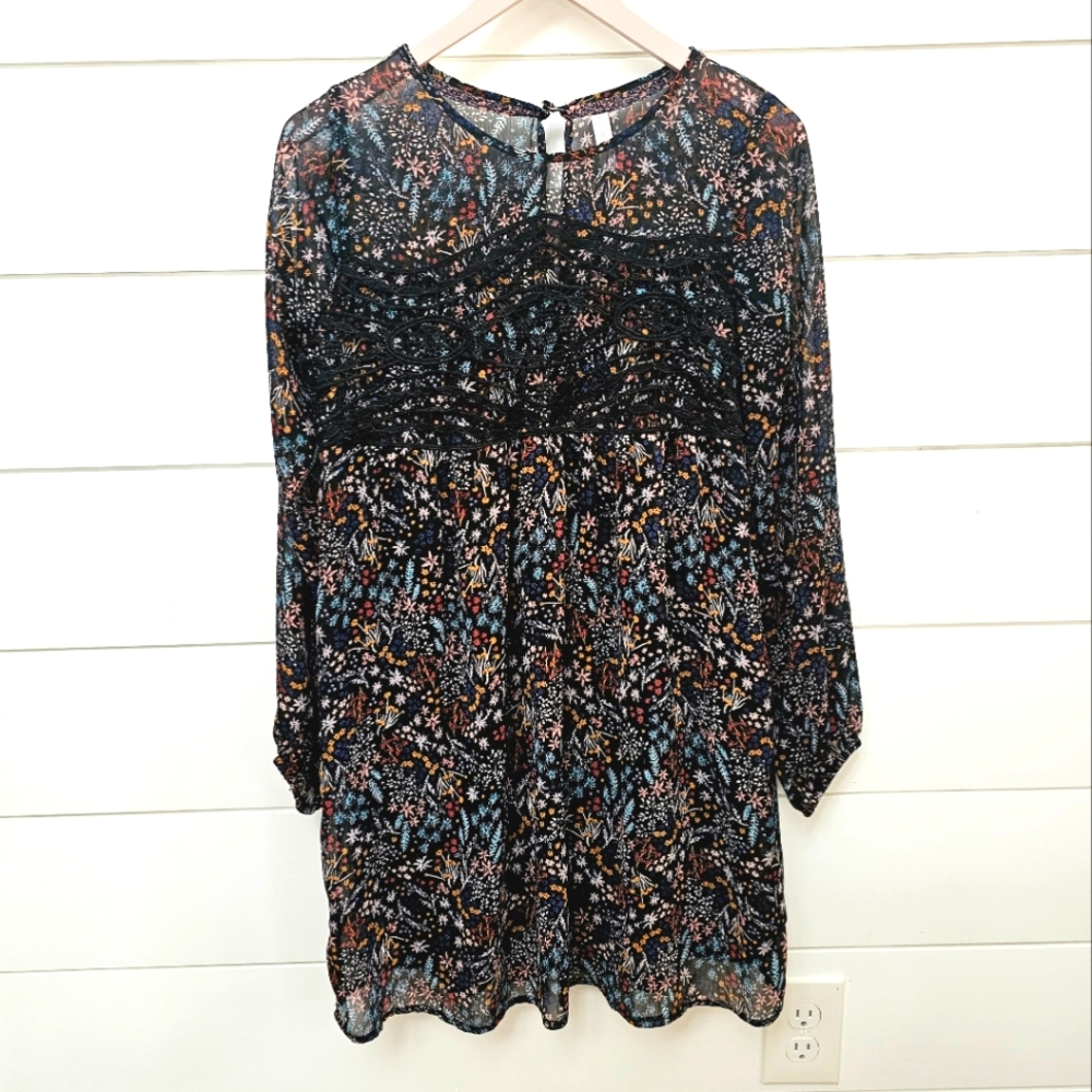 Sheer long sleeve dress with lace sz Small